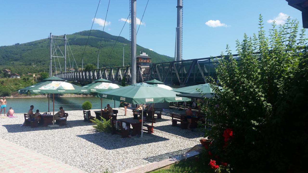 Hotel Pansion Basa Ustikolina Exteriér fotografie