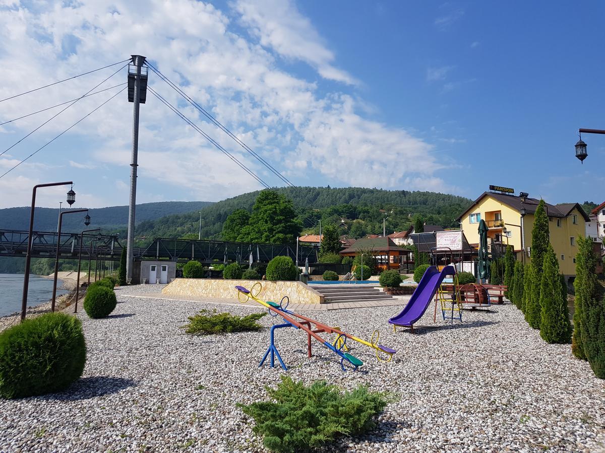 Hotel Pansion Basa Ustikolina Exteriér fotografie