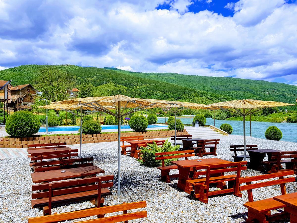 Hotel Pansion Basa Ustikolina Exteriér fotografie